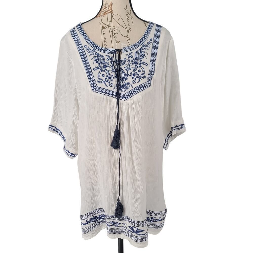 Arianna's by Howard's embroidered ladies cover up white Size OS Resort Wear